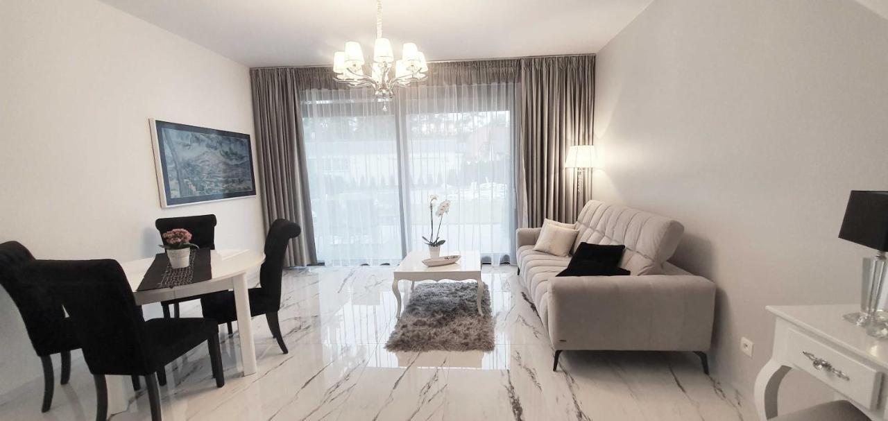 Leo Royal Apartament Pobierowo Buitenkant foto